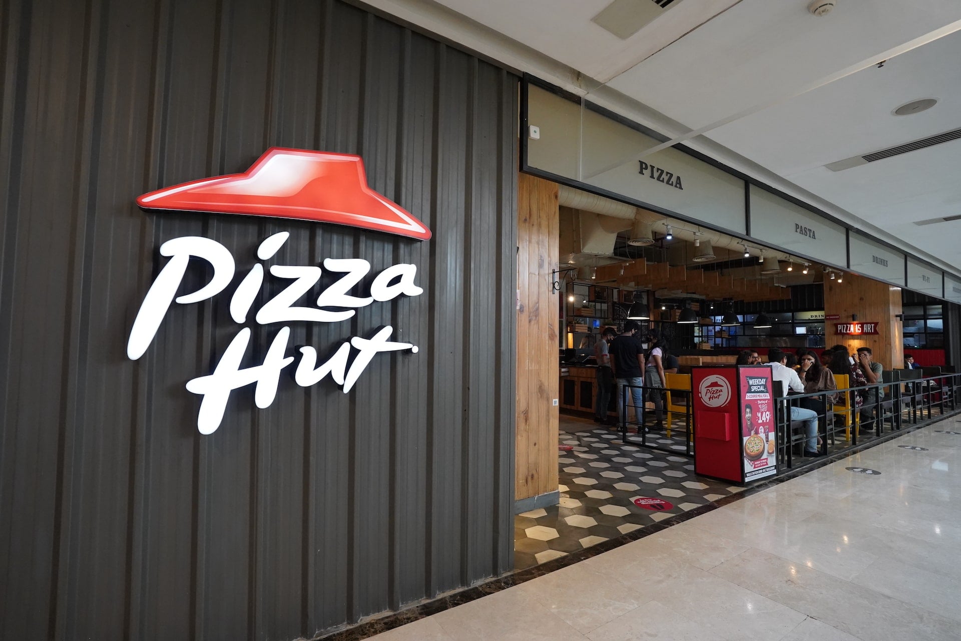 Pizza hut DLF Mall of India